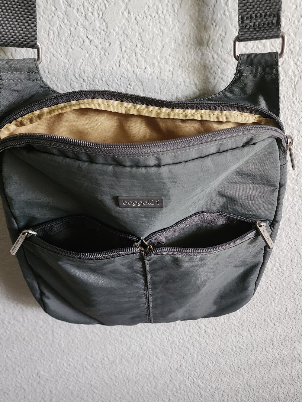 Baggallini Gray Nylon Crossbody Travel Lightweight Bag - Picture 3 of 7